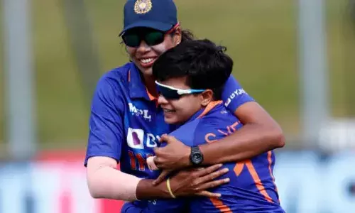 Shafali Verma Jhulan Goswami