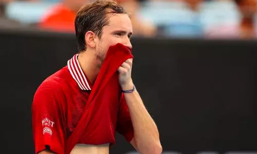 Daniil Medvedev tennis hernia surgery