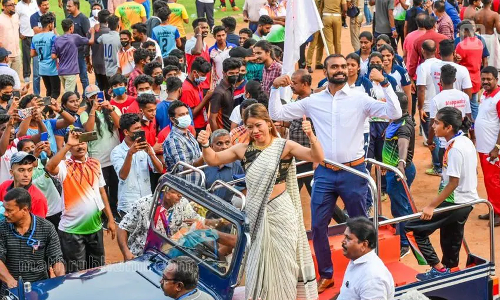 Mary Kom and PR Sreejesh attend the inauguration of Kerala Olympic Games (Source: Matrubhumi)