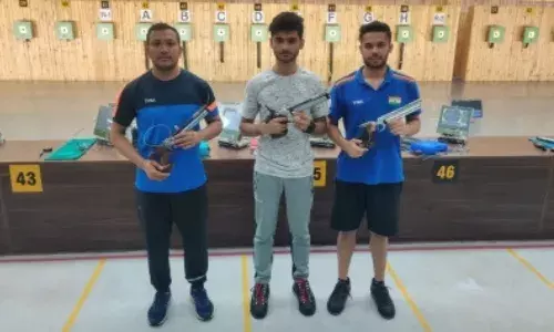 Shiva Narwal (Center) bagged all 3 medals across categories.