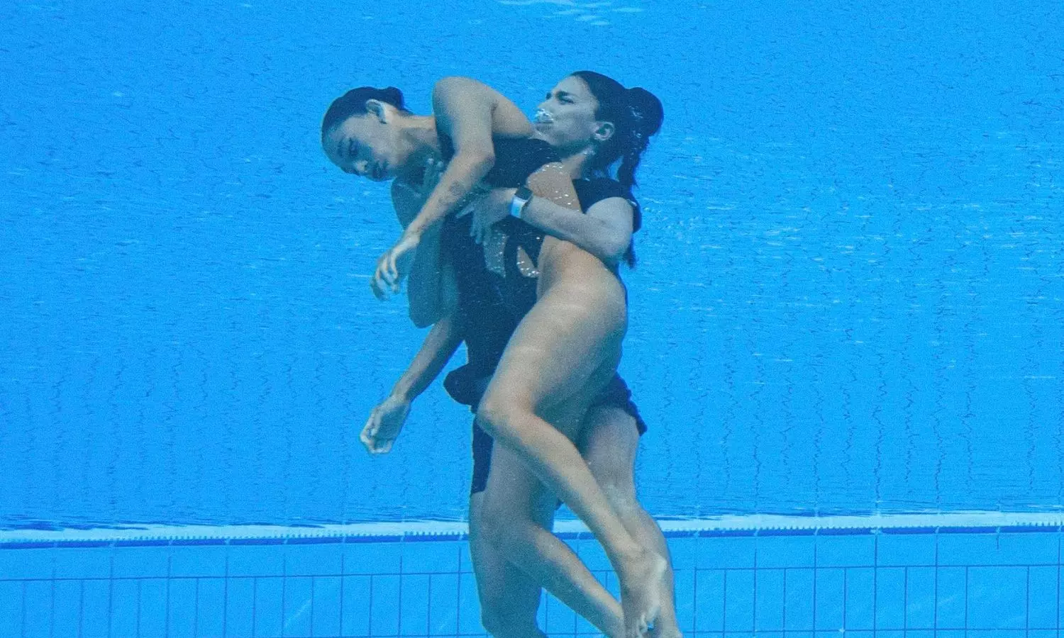 team usa swimmer anita alvarez andrea fuentes sink drown world aquatics championships