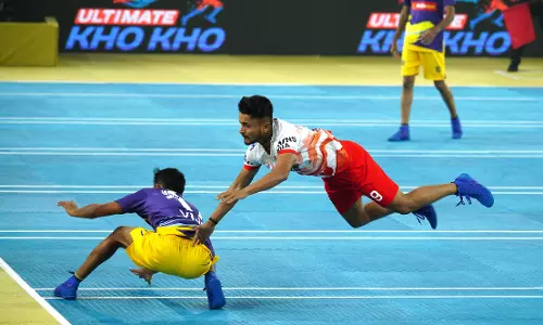 Suraj Lande of Odisha Juggernauts skydives during the match Suraj Lande of Odisha Juggernauts skydives during the match