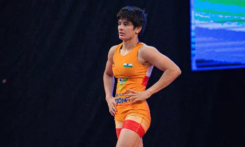 National Games: Wrestler Shivanee Pawar wins gold, shows wonderful gesture