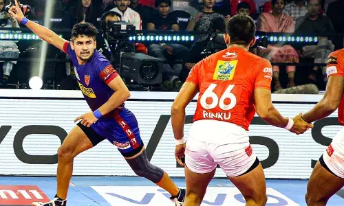 Gujarat Giants go down 33-53 to defending champions Dabang Delhi KC