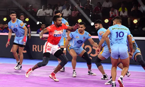 Pro Kabaddi 2022: Gujarat Giants edge out UP Yoddhas in a point fest