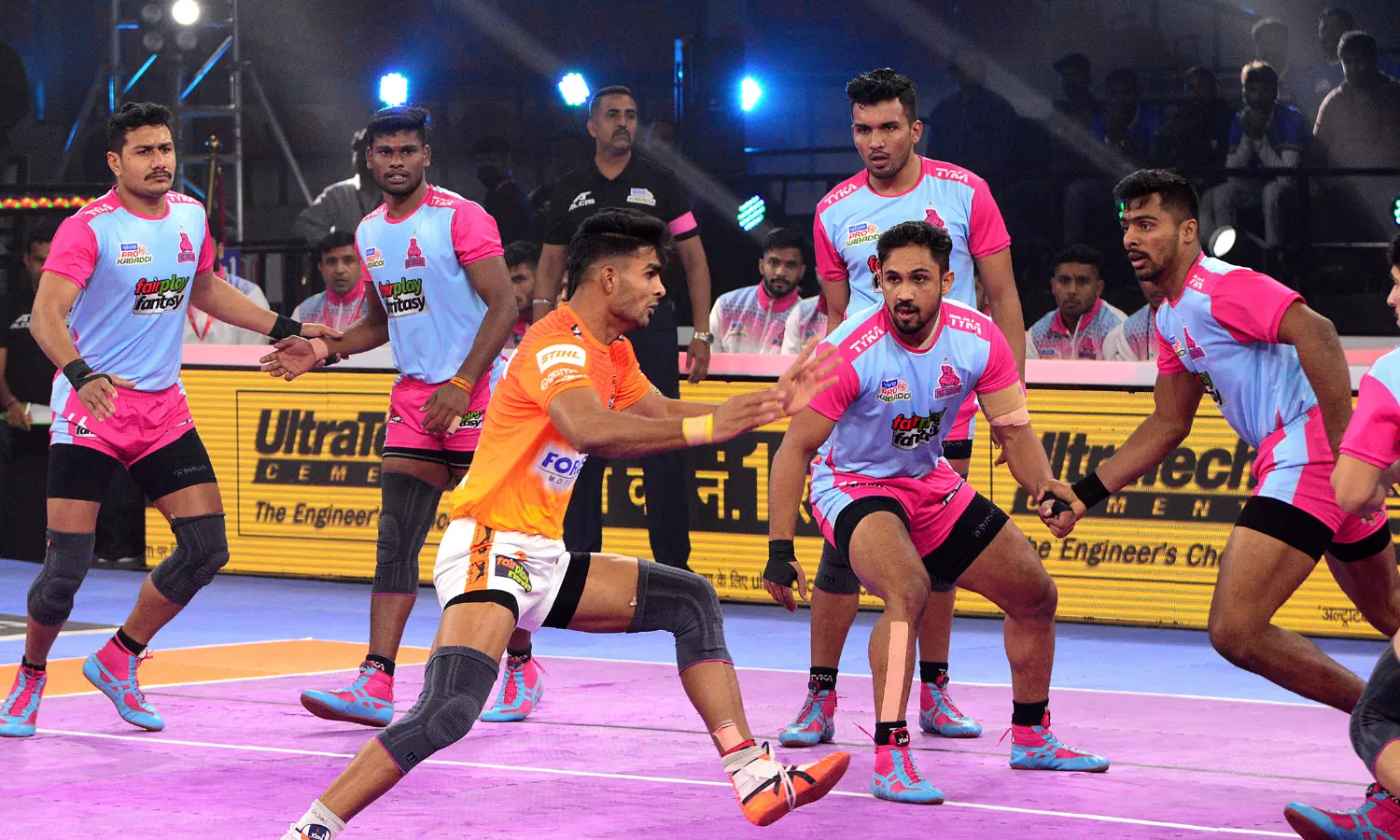 Pro Kabaddi 2022: Spirited Puneri Paltan defeats table toppers Jaipur Pink Panthers