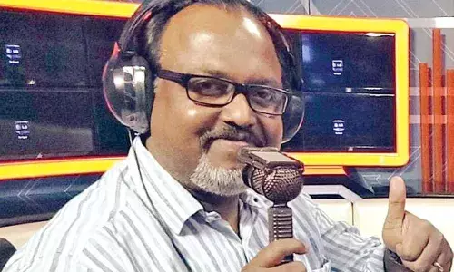 ISL: Kiss on the foot act puts football commentator in trouble in Kerala