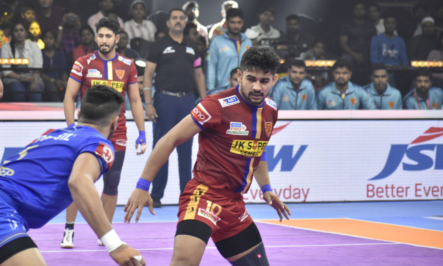 Pro Kabaddi 2022: Dabang Delhi dominates Haryana Steelers as Naveen ...