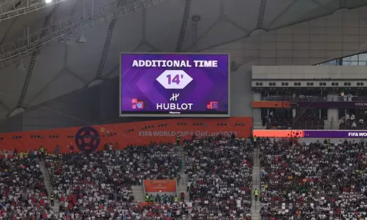 Why are there long stoppage time periods at the FIFA World Cup 2022?