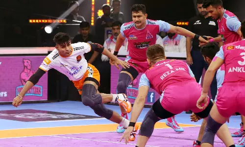 Pro Kabaddi 2022: Jaipur Pink Panthers thrashes Telugu Titans to