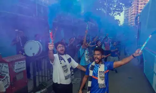 Mumbai City FC fans enjoying emotional return to stadiums in ISL 2022/23