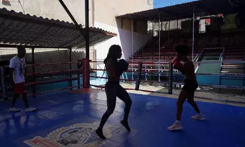 Boxing powerhouse Cuba allows women to compete