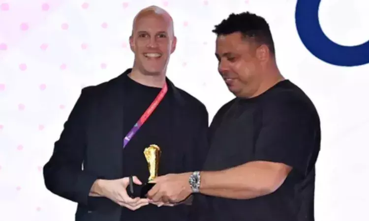 Football writer Grant Wahl dies at a World Cup match in Qatar Football writer Grant Wahl dies at a World Cup match in Qatar