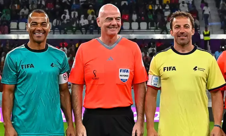 Del Piero stars in FIFA Legends match Del Piero stars in FIFA Legends match