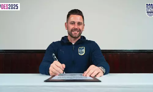 ISL: Des Buckingham signs 2-year contract extension with Mumbai City FC ISL: Des Buckingham signs 2-year contract extension with Mumbai City FC