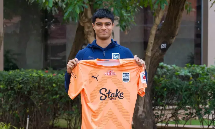 Bihar boy Ahan Prakash signs long-term contract with Mumbai City FC Bihar boy Ahan Prakash signs long-term contract with Mumbai City FC
