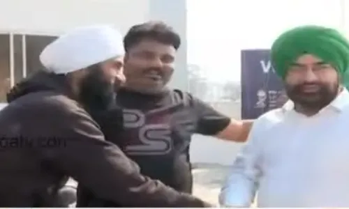 Former India players brother cycles from Punjab to Odisha for Hockey World Cup