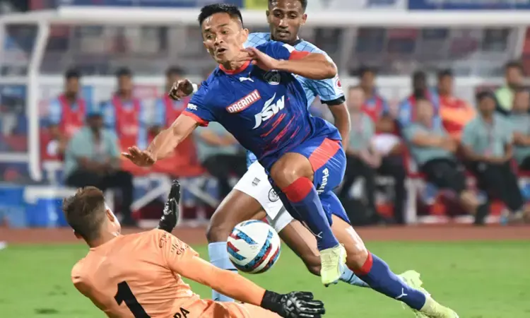 ISL 2022-23: Sunil Chhetri guides Bengaluru FC to away leg win against Mumbai City ISL 2022-23: Sunil Chhetri guides Bengaluru FC to away leg win against Mumbai City