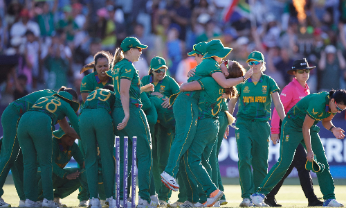 South Africa reaches maiden Womens T20 World Cup final, defeats England