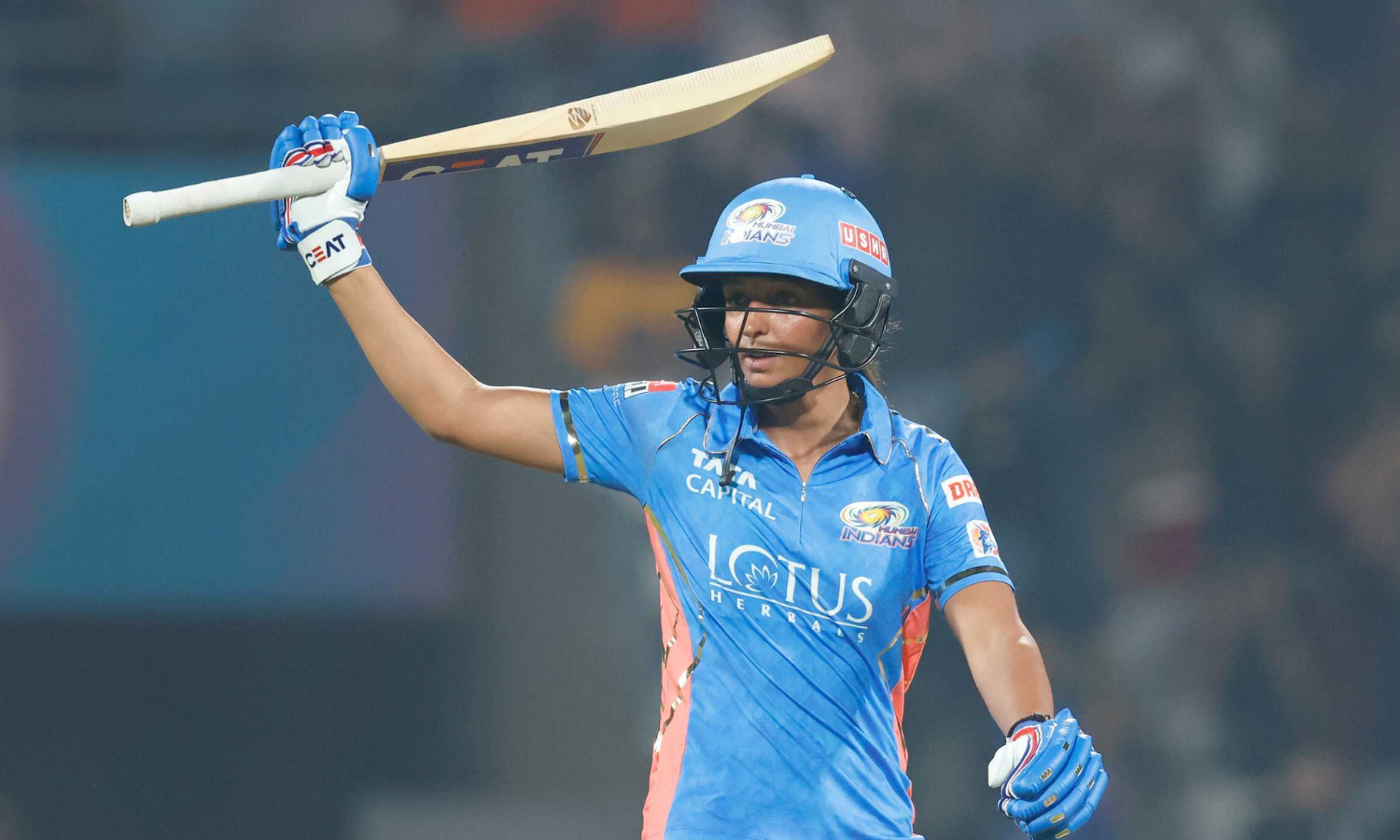 WATCH: Harmanpreet Kaur takes a one-handed stunner at slips in WPL