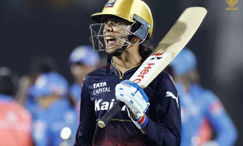 WATCH: Smriti Mandhana turns bowler in RCBs final WPL match