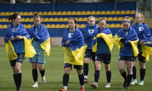 Women footballers play to keep Mariupol in spotlight