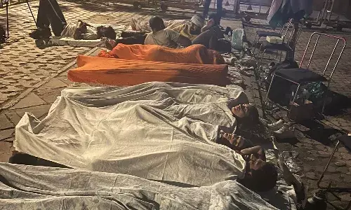 From podium to footpath — Wrestlers spend the night at Jantar Mantar protest site