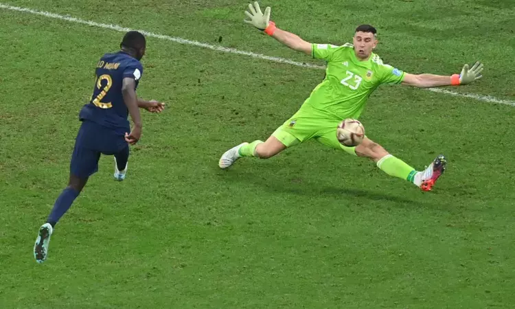 Argentinas World Cup-winning goalkeeper Emiliano Martinez to visit Kolkata