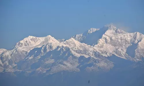 Two Assam mountaineers scale Mt Kanchenjunga