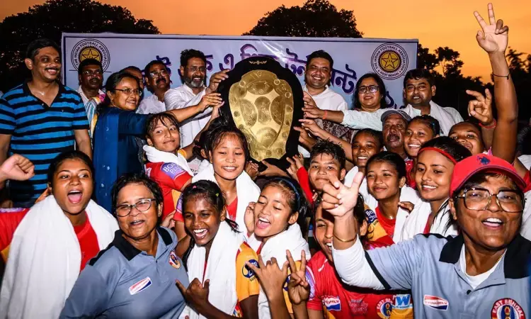 Did East Bengals womens team just get towels for their IFA Shield win? Did East Bengals womens team just get towels for their IFA Shield win?