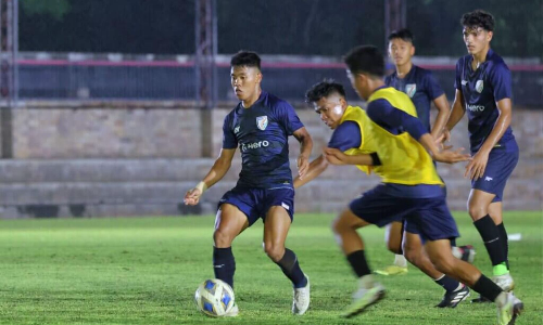Blasting chants in training, the Vietnam staff sets the mood for India ahead of AFC U-17 Asian Cup