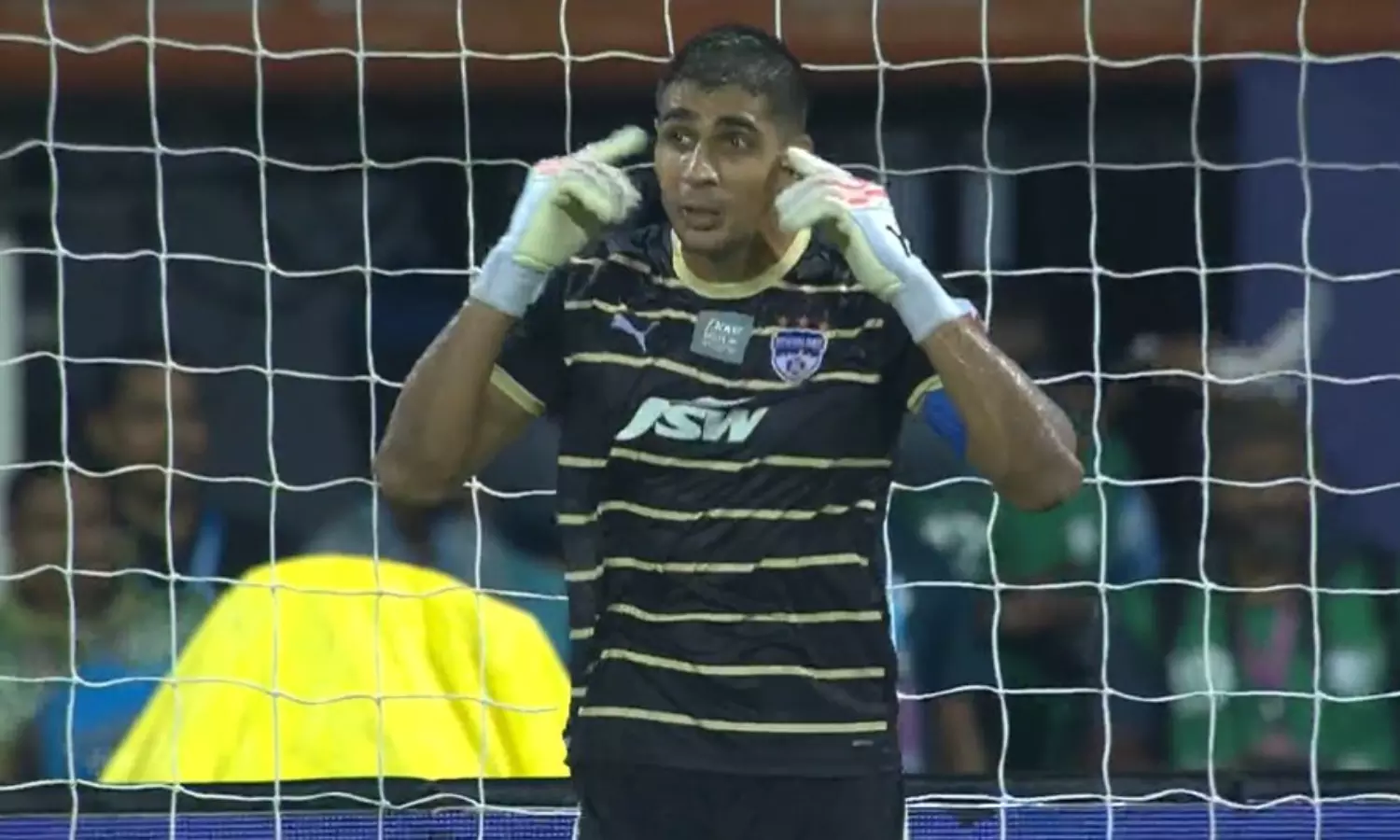 Bengaluru FC goalkeeper Gurpreet Singh Sandhu (Screenshot via John/twitter)