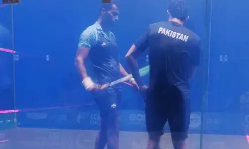 Watch: Show of sportsmanship in feisty India-Pakistan squash match as opponent picks up racquet