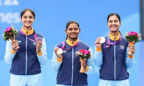 Indian recurve women