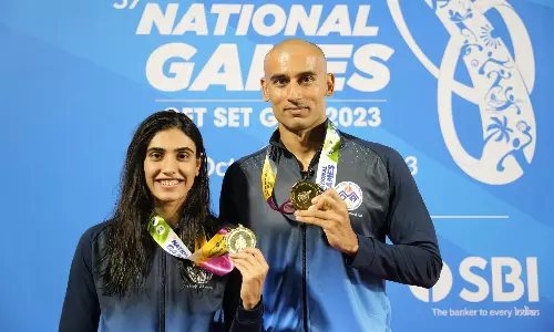 Virdhawal Khade and Rujuta Khade swimming