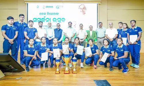 Odishas athletes and para-athletes recognised with cash awards