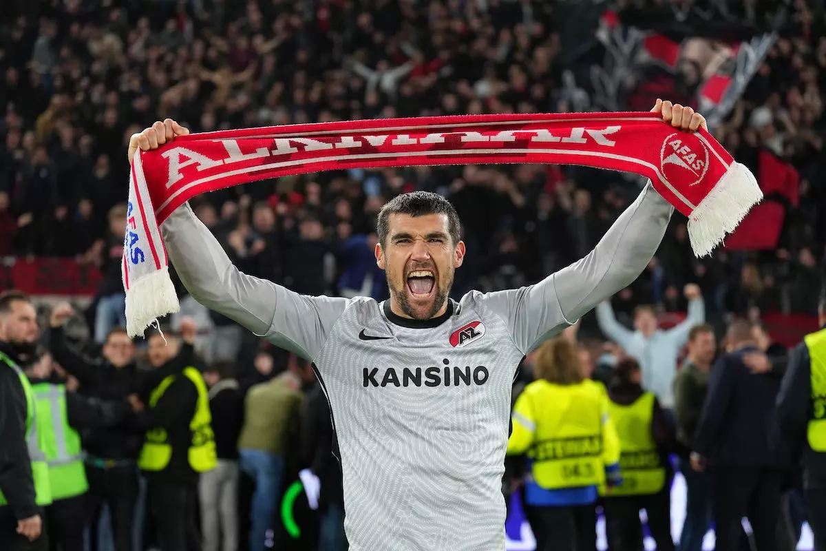 Mathew Ryan celebrating with AZ after beating Anderlecht in the UEFA Conference League