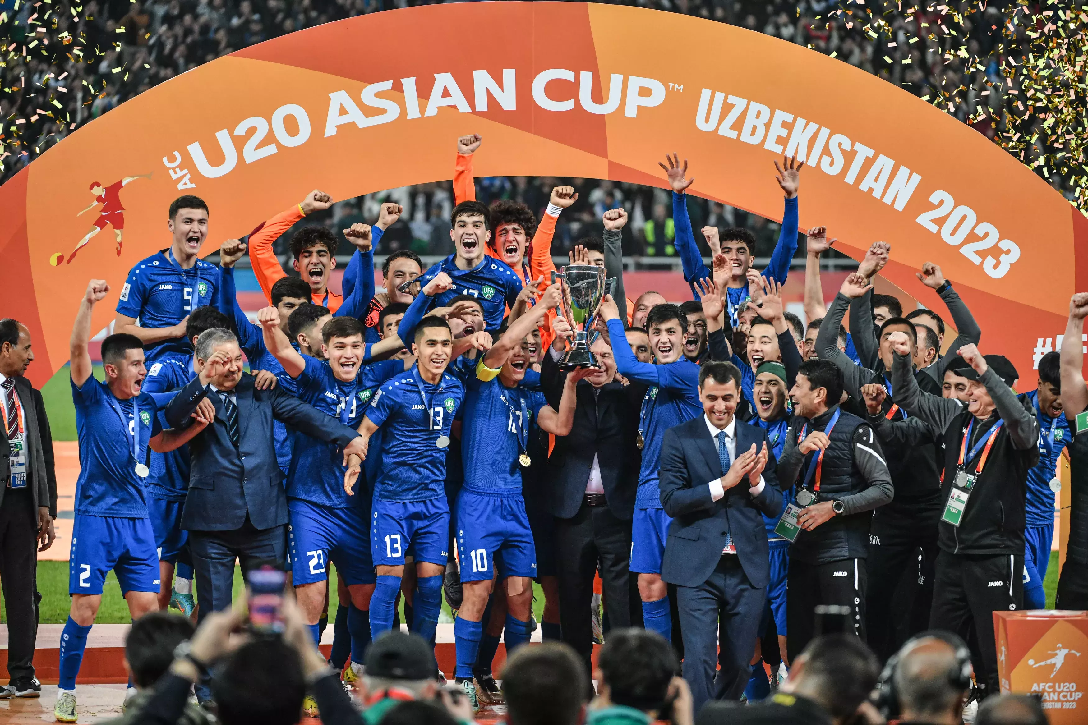 Uzbekistan U20 lifting the AFC Asian U20 Championship - Image via FIFA