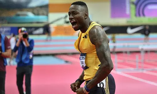 Grant Holloway breaks his own 60m hurdles world record Grant Holloway breaks his own 60m hurdles world record