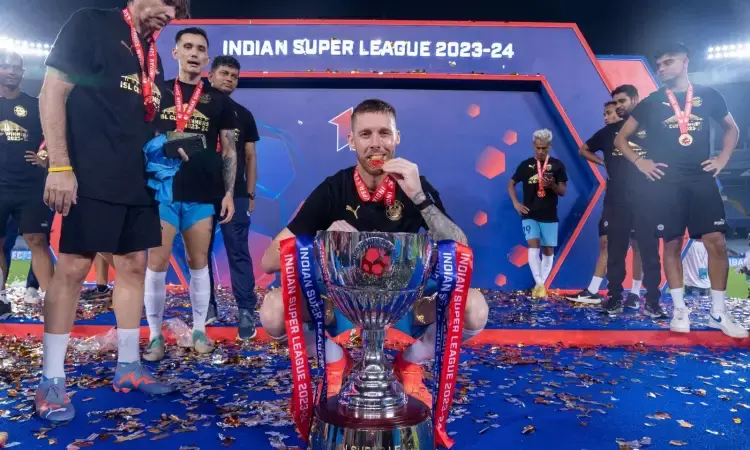 Defender Tiri pens contract extension with Mumbai City FC