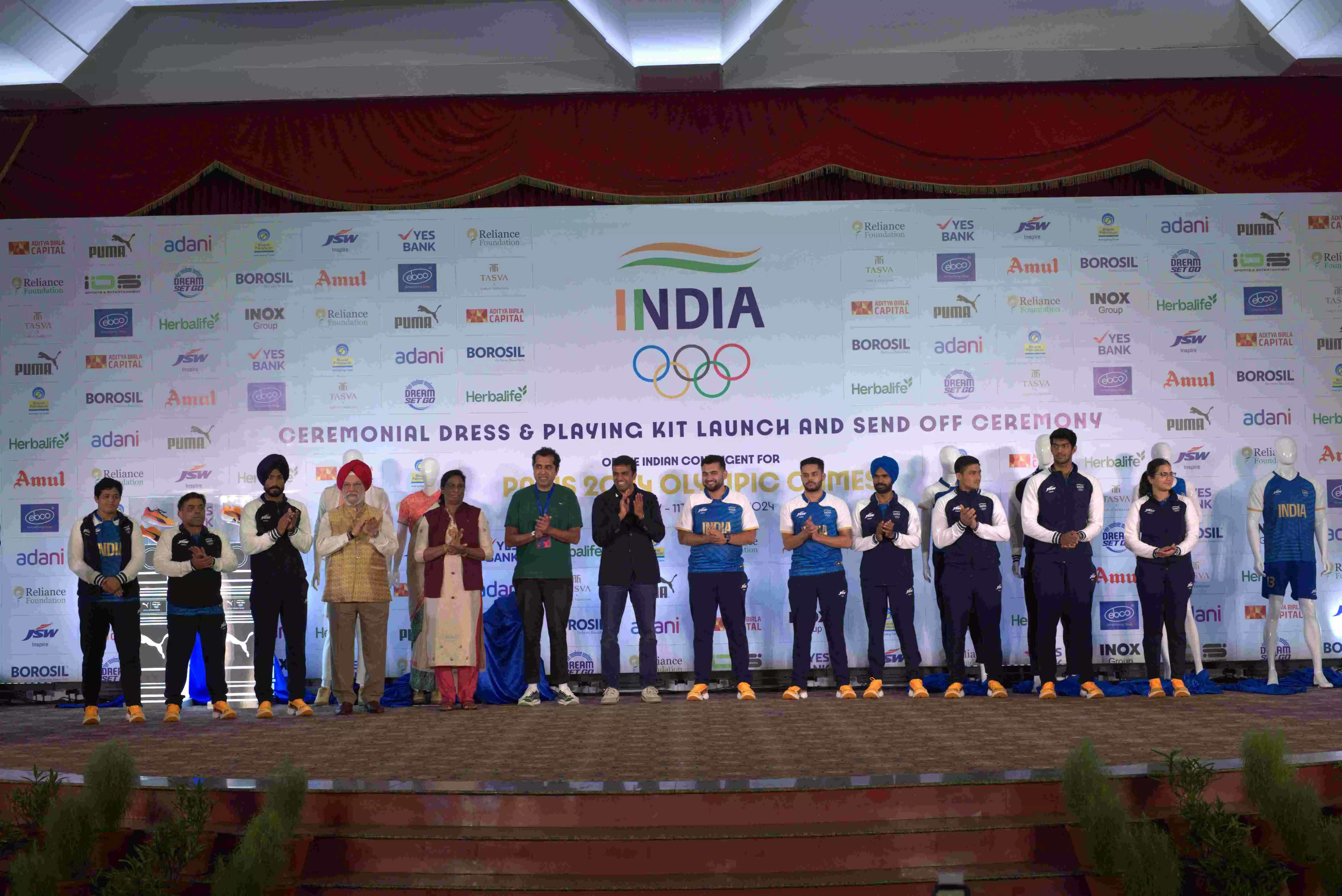 Athletes wearing the Official Playing Kit along with officials (Photo credit: IOA)