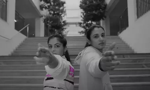 Manu Bhaker swaps sports with Smriti Mandhana