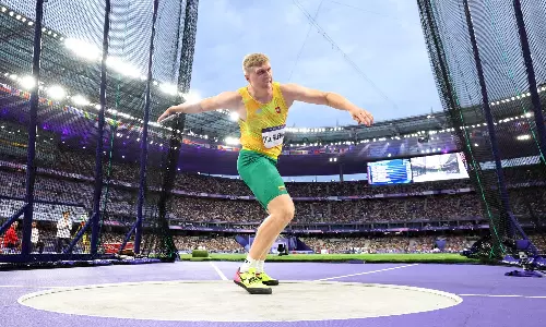 Alekna breaks fathers 20-year-old discus throw Olympic record, misses gold