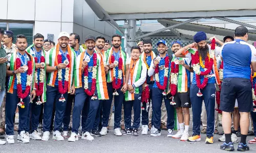 Indian mens hockey team returns home to rousing welcome after Olympics medal