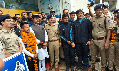 Olympics 2024: Hockey player Vivek Sagar receives warm welcome in Bhopal
