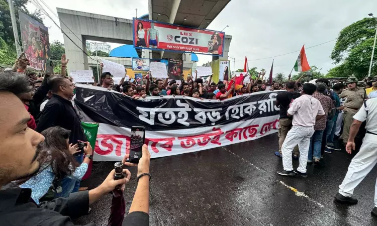 Mohun Bagan-East Bengal fans join hands to protest Kolkata rape-murder horror
