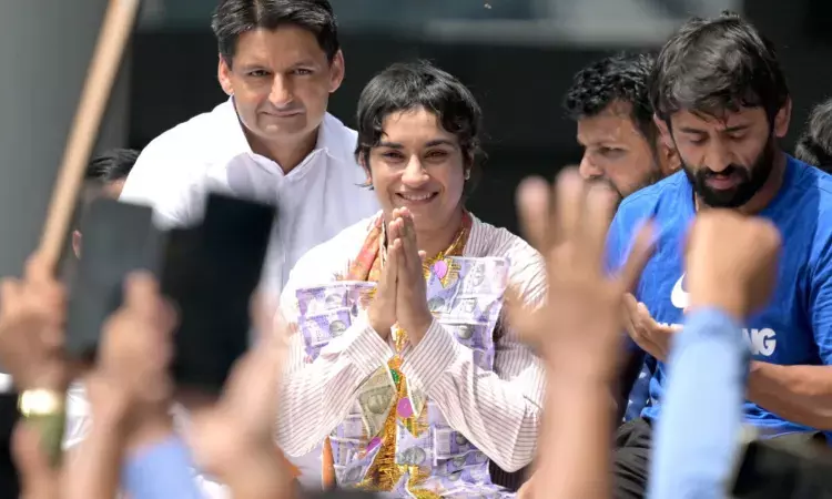 SC permits Vinesh Phogat to compete in Asian Games trial