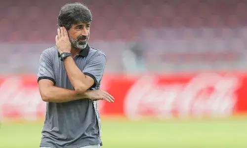 Oscar Bruzon signs as Emami East Bengals new head coach