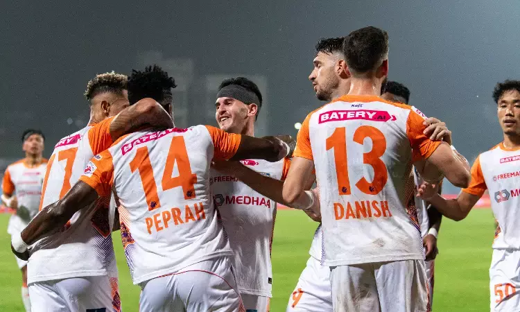 Chaos erupts in Mohammedan SC Kerala Blasters Clash as Fans throw planks to the pitch