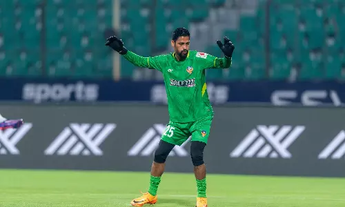 Watch: Laxmikant Kattimanis sensational save, Controversial goal from Chennaiyin Watch: Laxmikant Kattimanis sensational save, Controversial goal from Chennaiyin